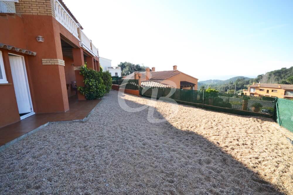 2080 House for sale in Begur. Capacity 6 people. Garage for 4 people.