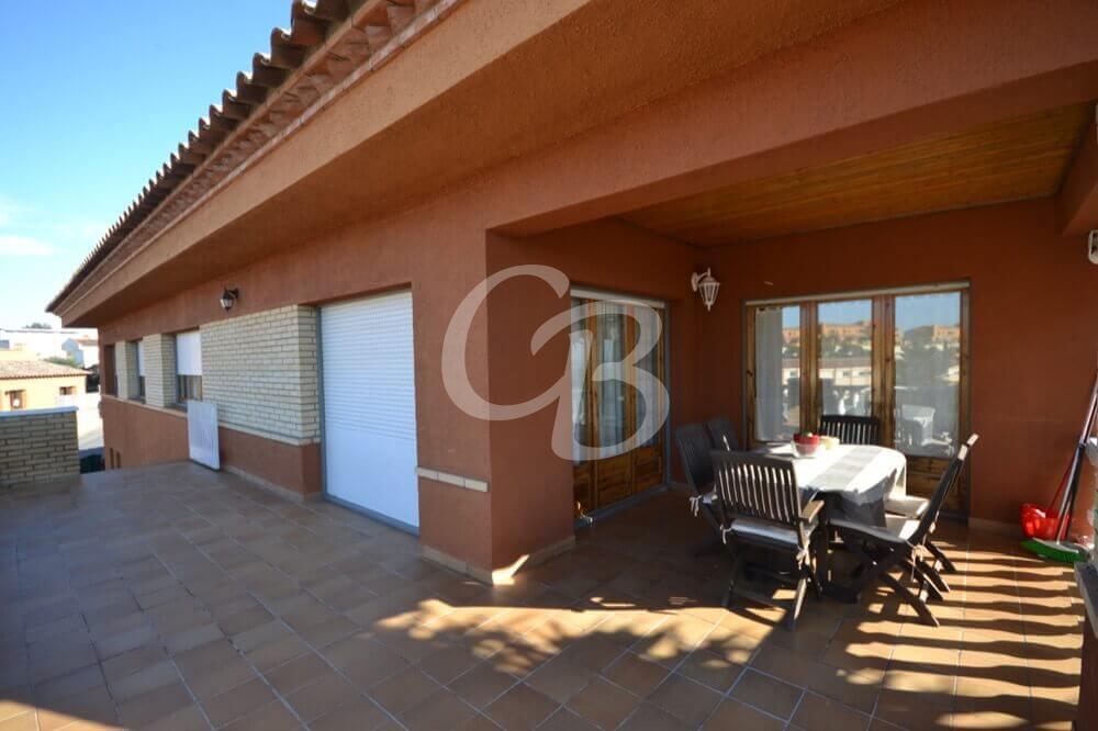 2080 House for sale in Begur. Capacity 6 people. Garage for 4 people.